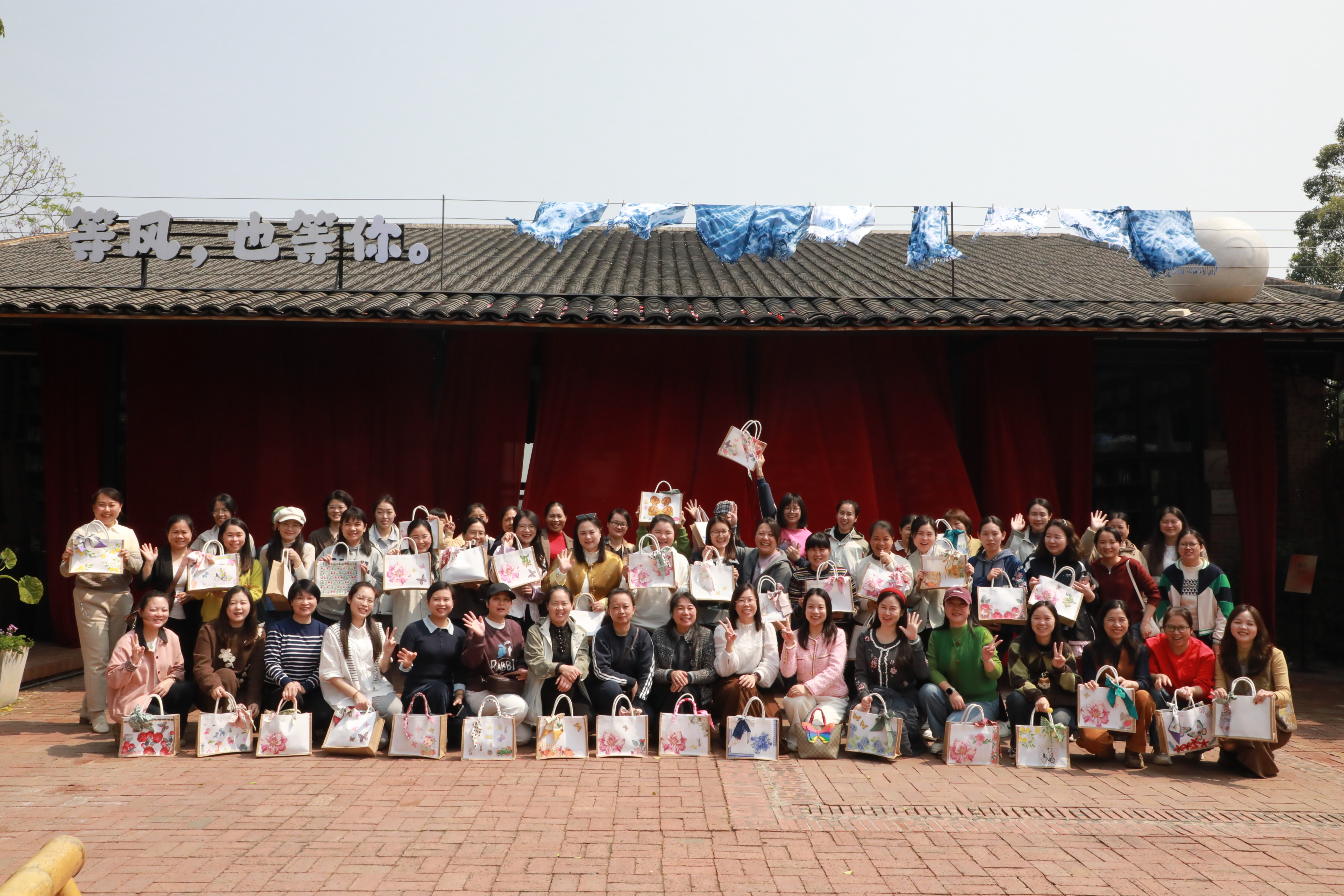 巾帼绽芳华 策马赴新程